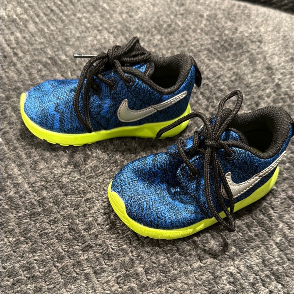 Nike Blue and Green Sneakers with Mesh Upper and Cushioned Sole